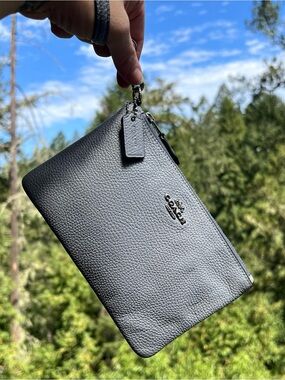 COACH Gray Small Pebble Leather Wristlet Wallet Clutch Silver Hardware AUTHENTC